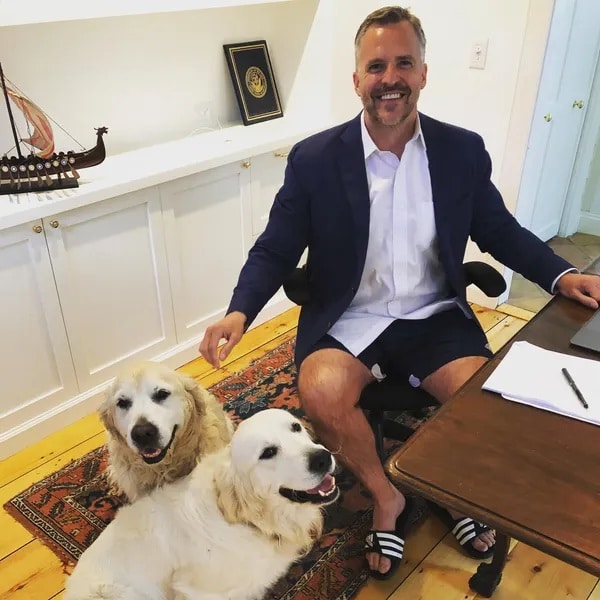 Chest up: Rufus doing his best to look professional while preparing to brief @joebiden supporters on Zoom. Chest down: wearing gym shorts and sandals and being harassed by Argos and Svend.